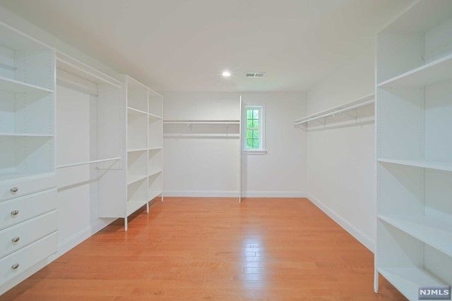 48 Old Tappan Road, Old Tappan, NJ 07675