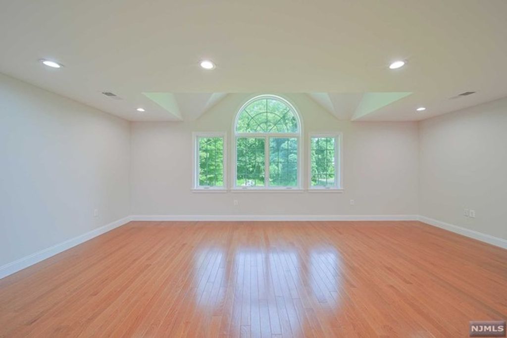 48 Old Tappan Road, Old Tappan, NJ 07675