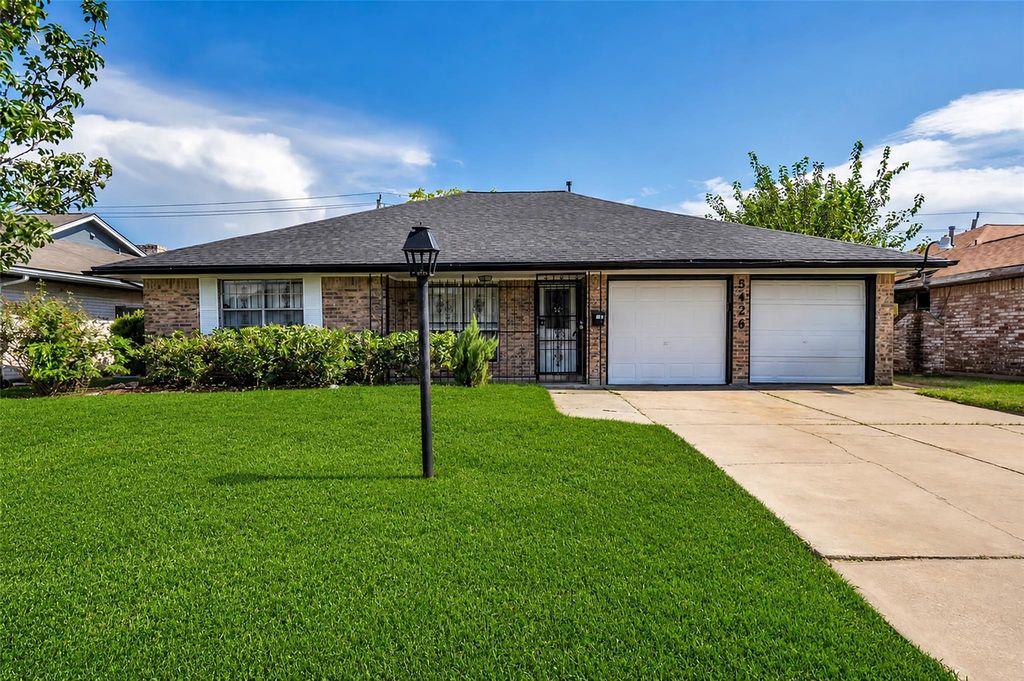 5426 Fairgreen Lane, Houston, TX 77048