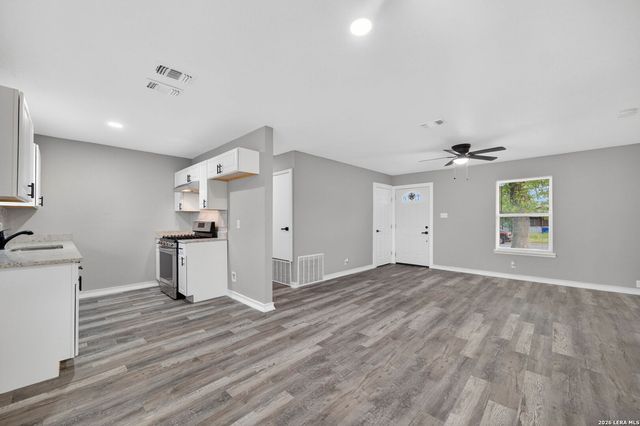 5871 Castle Lk, San Antonio, TX 78218