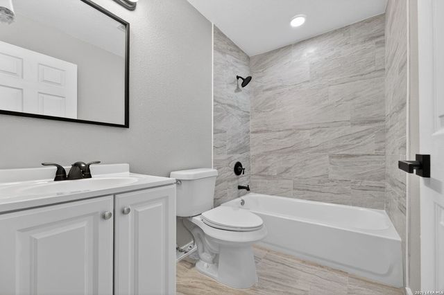 5871 Castle Lk, San Antonio, TX 78218
