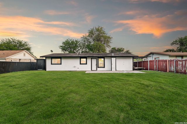 5871 Castle Lk, San Antonio, TX 78218