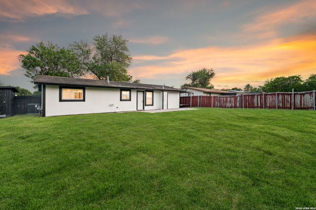 5871 Castle Lk, San Antonio, TX 78218