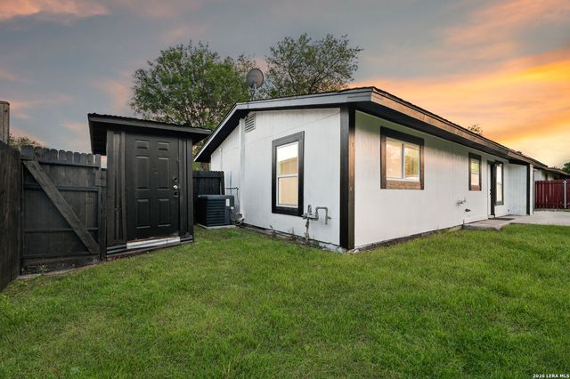 5871 Castle Lk, San Antonio, TX 78218