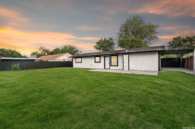 5871 Castle Lk, San Antonio, TX 78218