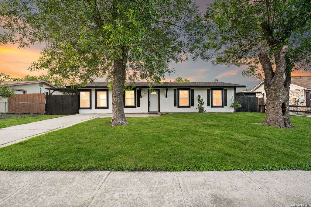 5871 Castle Lk, San Antonio, TX 78218