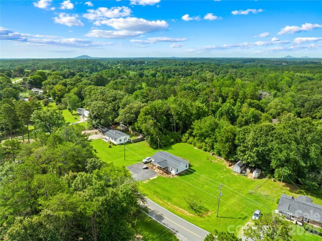 1029 Alexis High Shoals Road, Dallas, NC 28034