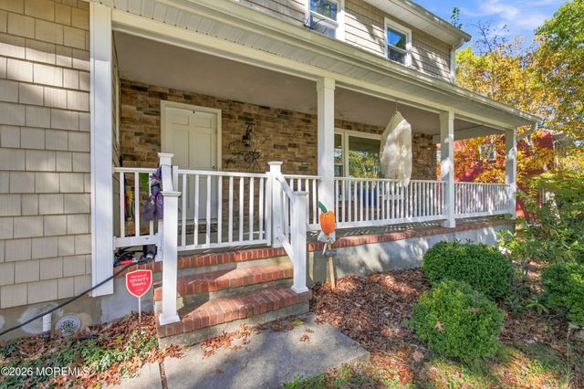 27 Surrey Lane, Eatontown, NJ 07724