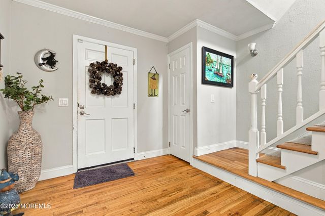 27 Surrey Lane, Eatontown, NJ 07724