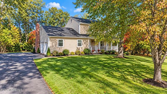 27 Surrey Lane, Eatontown, NJ 07724