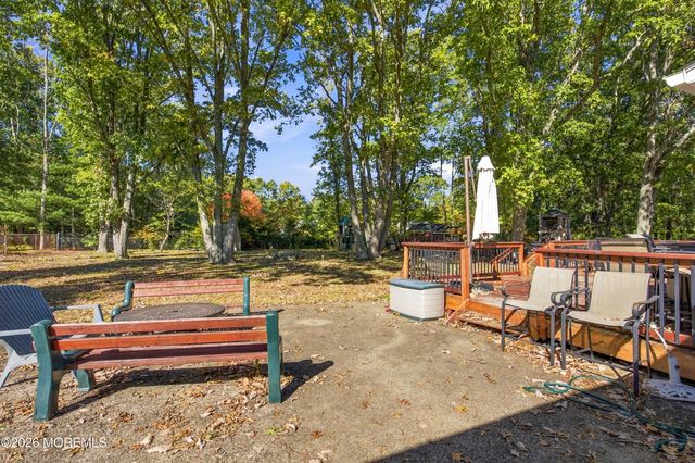 27 Surrey Lane, Eatontown, NJ 07724