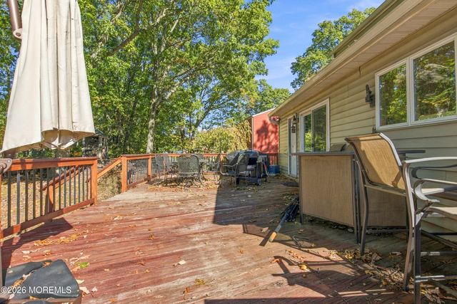 27 Surrey Lane, Eatontown, NJ 07724