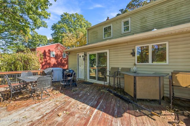 27 Surrey Lane, Eatontown, NJ 07724