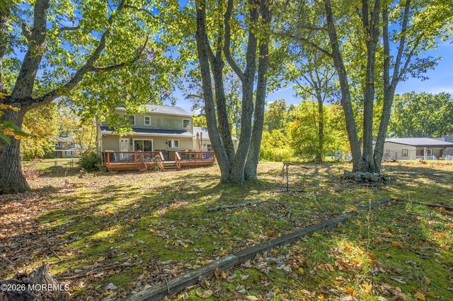 27 Surrey Lane, Eatontown, NJ 07724