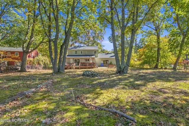 27 Surrey Lane, Eatontown, NJ 07724