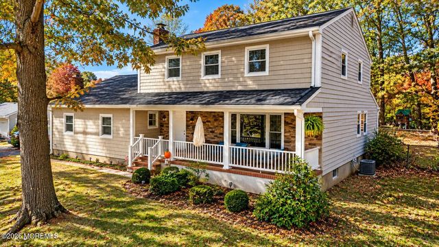 27 Surrey Lane, Eatontown, NJ 07724