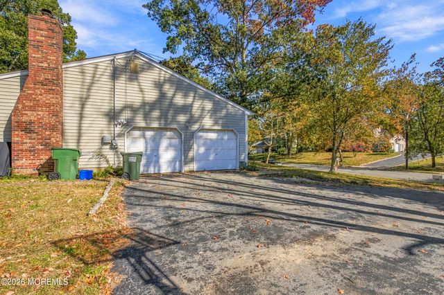 27 Surrey Lane, Eatontown, NJ 07724