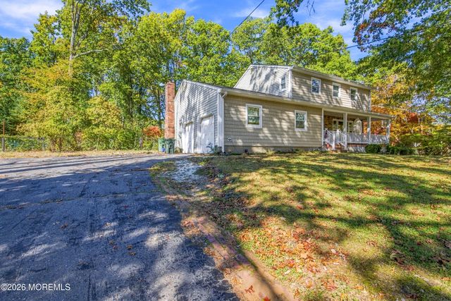 27 Surrey Lane, Eatontown, NJ 07724