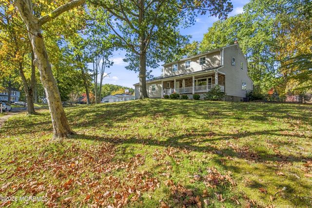 27 Surrey Lane, Eatontown, NJ 07724