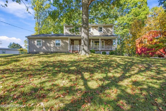27 Surrey Lane, Eatontown, NJ 07724