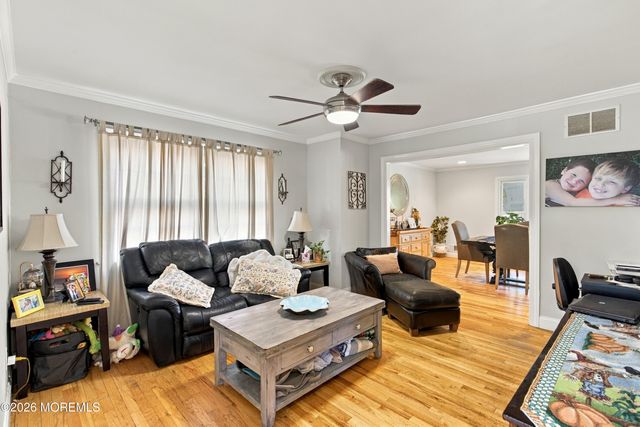 27 Surrey Lane, Eatontown, NJ 07724