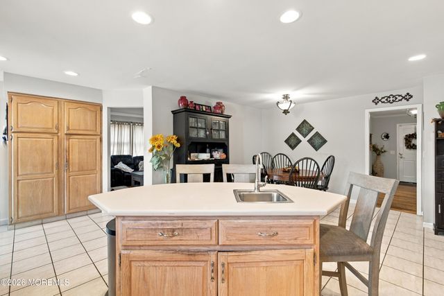 27 Surrey Lane, Eatontown, NJ 07724