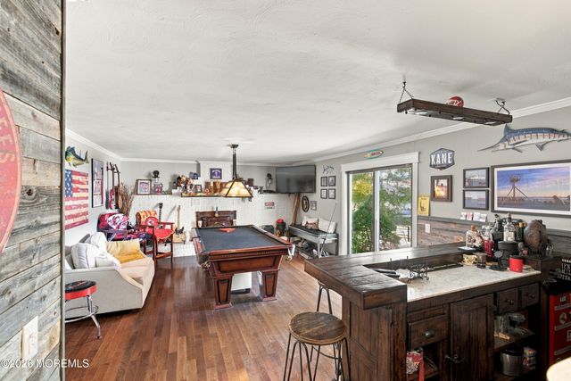 27 Surrey Lane, Eatontown, NJ 07724