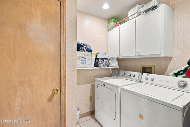 27 Surrey Lane, Eatontown, NJ 07724