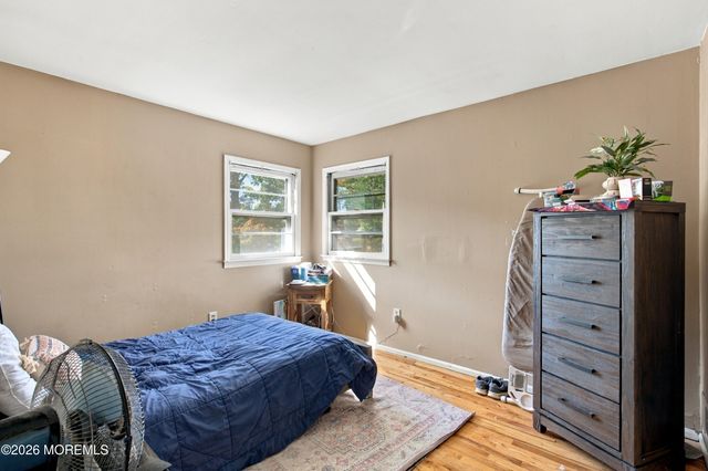 27 Surrey Lane, Eatontown, NJ 07724