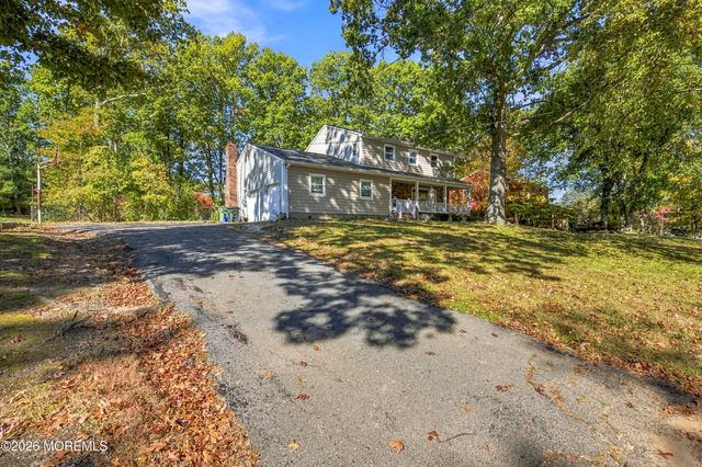 27 Surrey Lane, Eatontown, NJ 07724