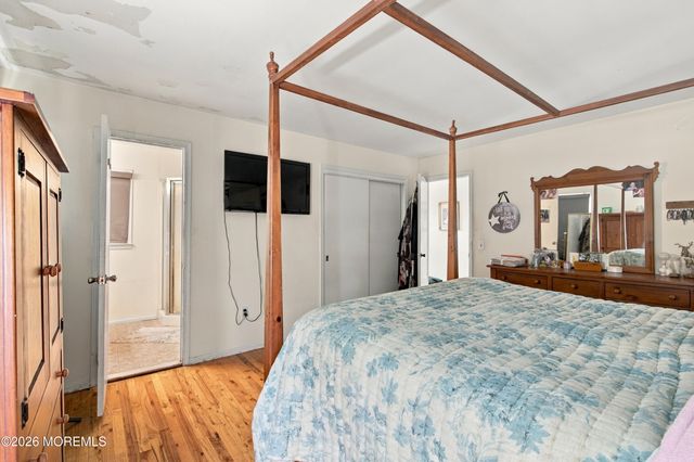27 Surrey Lane, Eatontown, NJ 07724