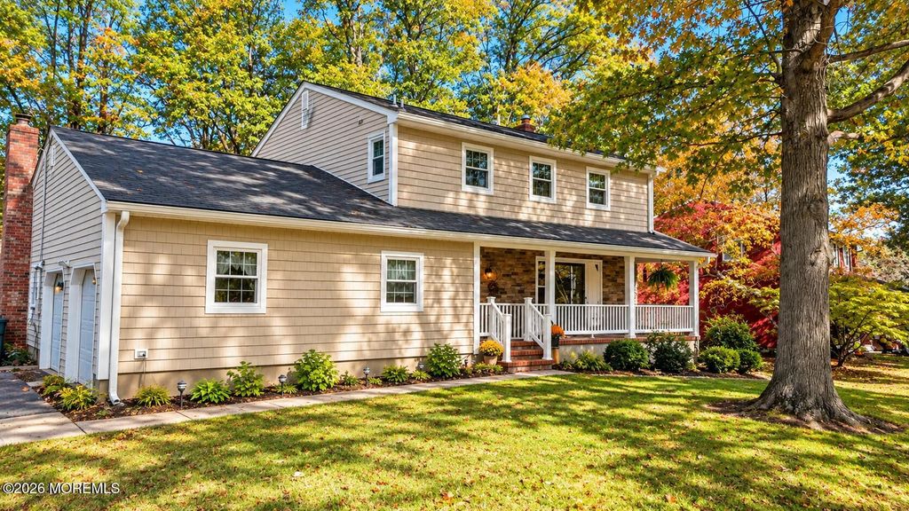 27 Surrey Lane, Eatontown, NJ 07724