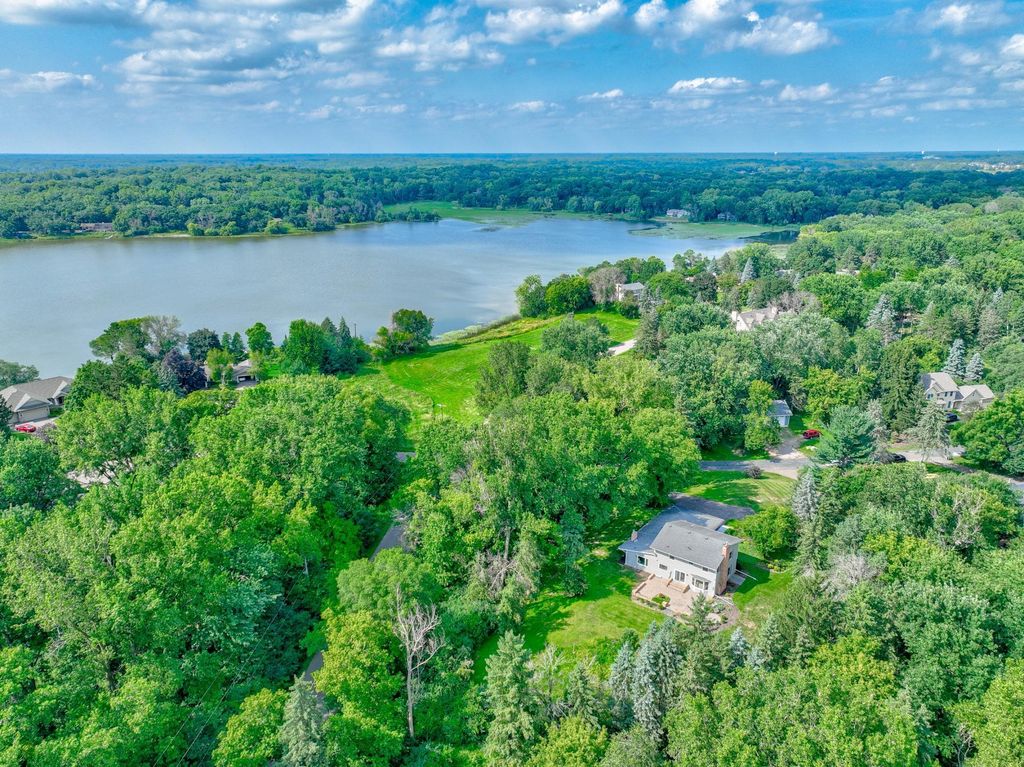 14 Dove Lane, North Oaks, MN 55127
