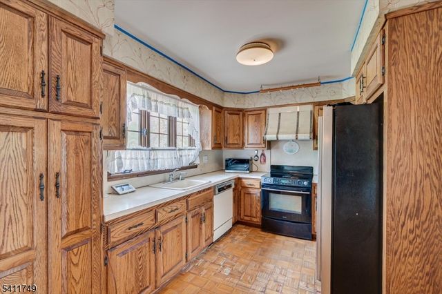 19 Arrowhead Dr, Branchburg Twp., NJ 08853