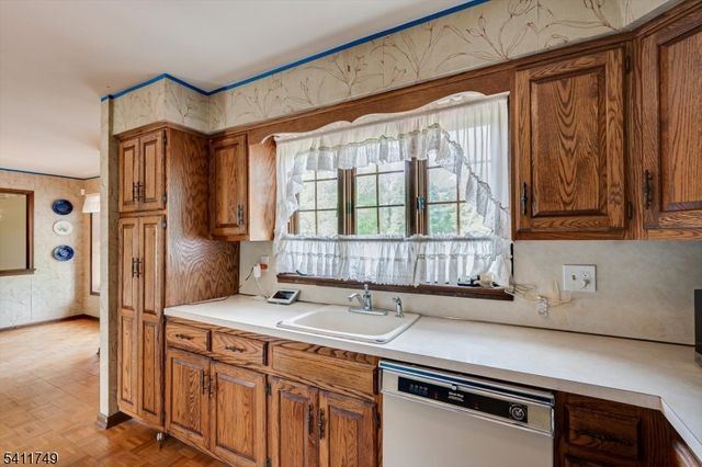 19 Arrowhead Dr, Branchburg Twp., NJ 08853