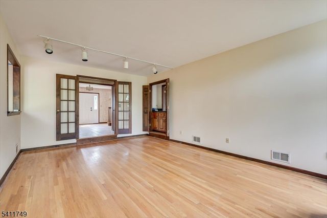 19 Arrowhead Dr, Branchburg Twp., NJ 08853
