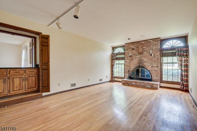 19 Arrowhead Dr, Branchburg Twp., NJ 08853