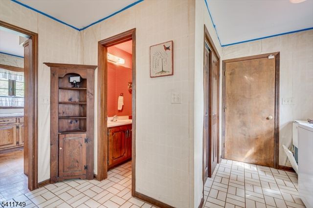 19 Arrowhead Dr, Branchburg Twp., NJ 08853