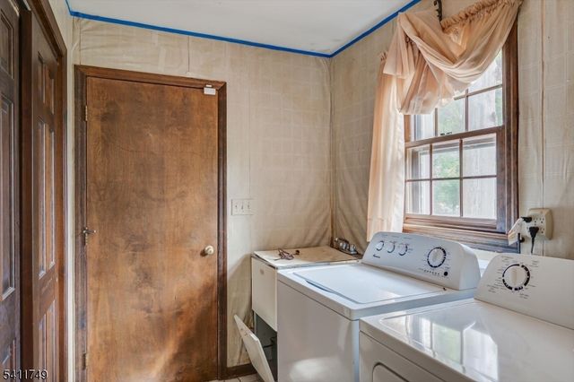 19 Arrowhead Dr, Branchburg Twp., NJ 08853