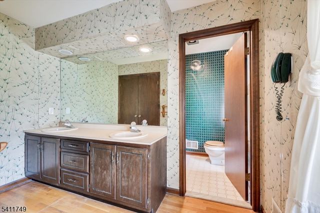 19 Arrowhead Dr, Branchburg Twp., NJ 08853