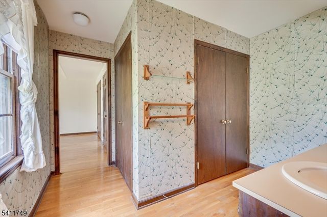 19 Arrowhead Dr, Branchburg Twp., NJ 08853