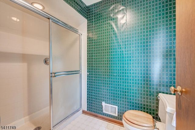 19 Arrowhead Dr, Branchburg Twp., NJ 08853