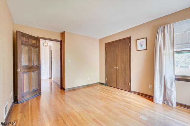 19 Arrowhead Dr, Branchburg Twp., NJ 08853