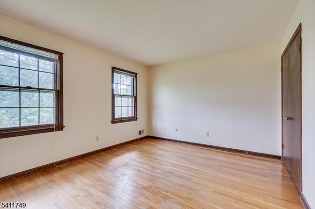 19 Arrowhead Dr, Branchburg Twp., NJ 08853