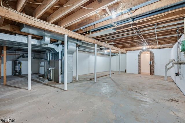 19 Arrowhead Dr, Branchburg Twp., NJ 08853