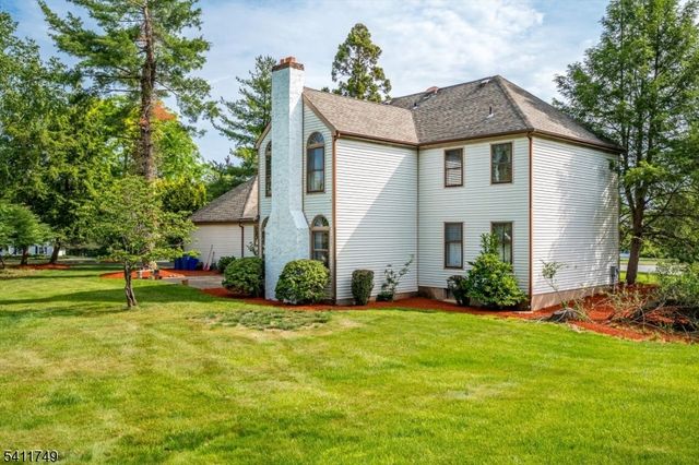 19 Arrowhead Dr, Branchburg Twp., NJ 08853