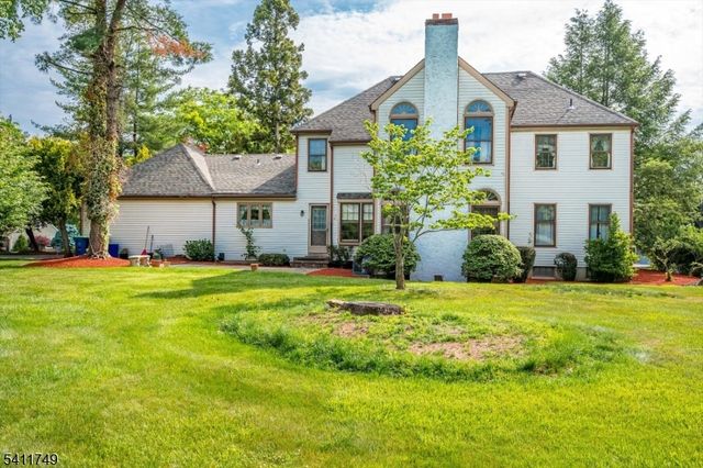 19 Arrowhead Dr, Branchburg Twp., NJ 08853