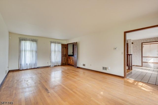 19 Arrowhead Dr, Branchburg Twp., NJ 08853