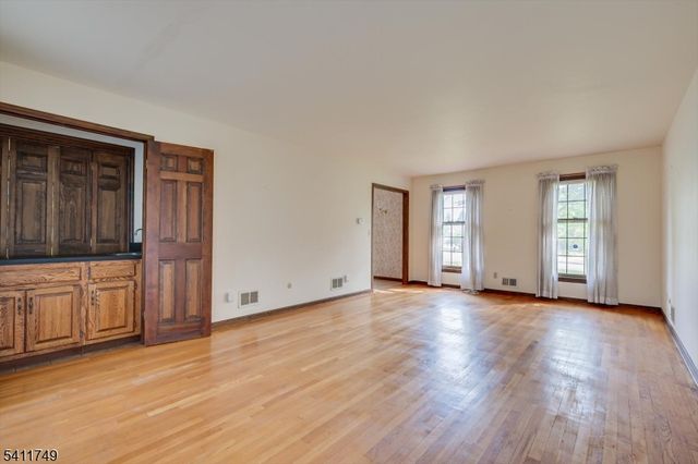 19 Arrowhead Dr, Branchburg Twp., NJ 08853