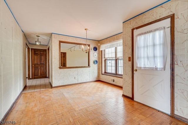 19 Arrowhead Dr, Branchburg Twp., NJ 08853